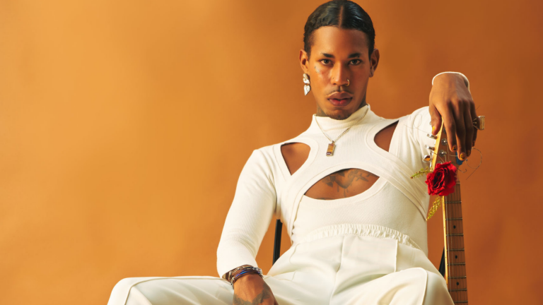 Hodari posando em novo álbum