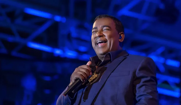Raça Negra faz show de lançamento do DVD em São Paulo