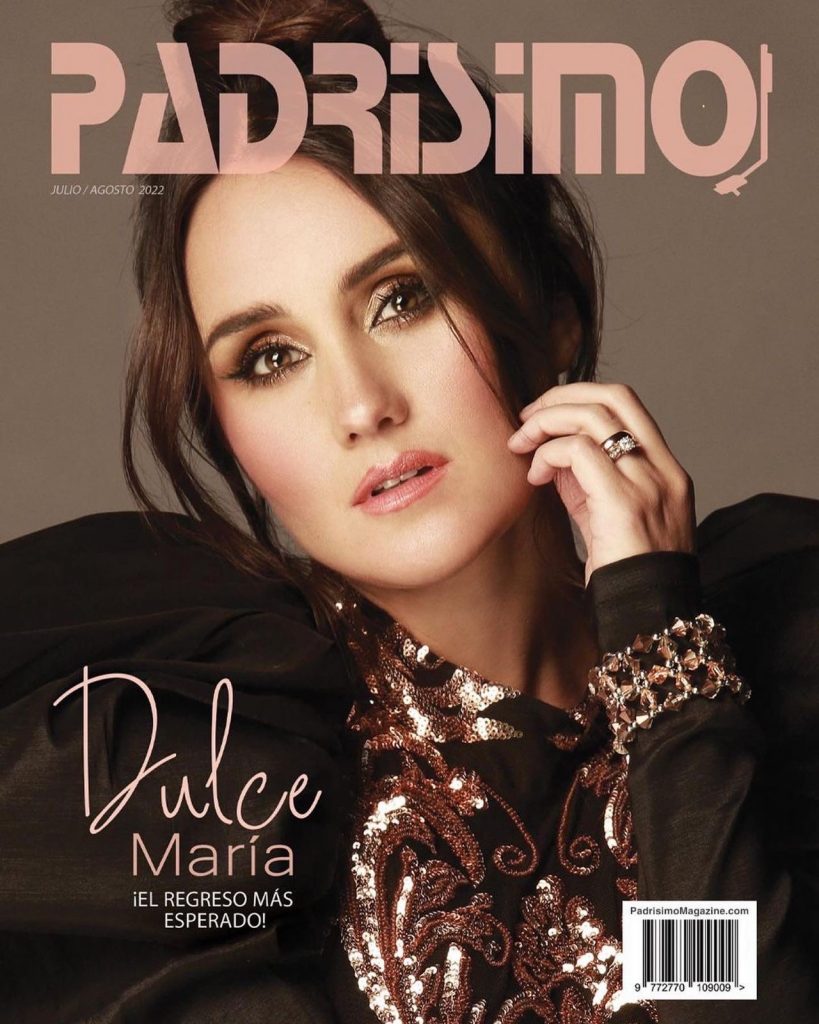 cantora e atriz Dulce María estampada na revista Padrísimo