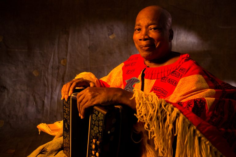 cantor milton nascimento