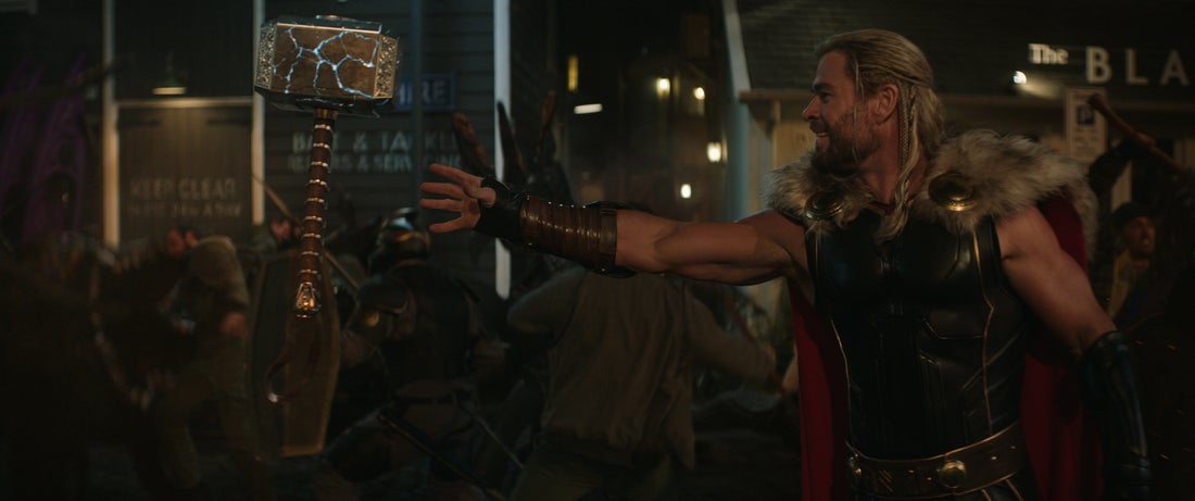 Thor, personagem de Chris Hemsworth, no novo filme do herói