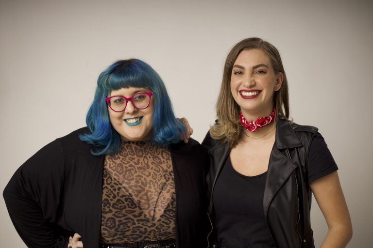 Mabê Bonafé e Carol Moreira em foto oficial do livro Modus Operandi