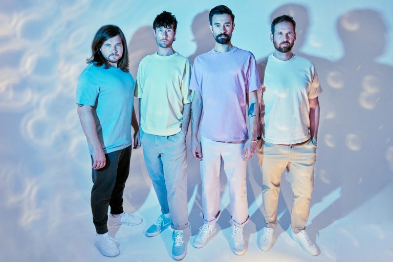 Bastille posa para a foto