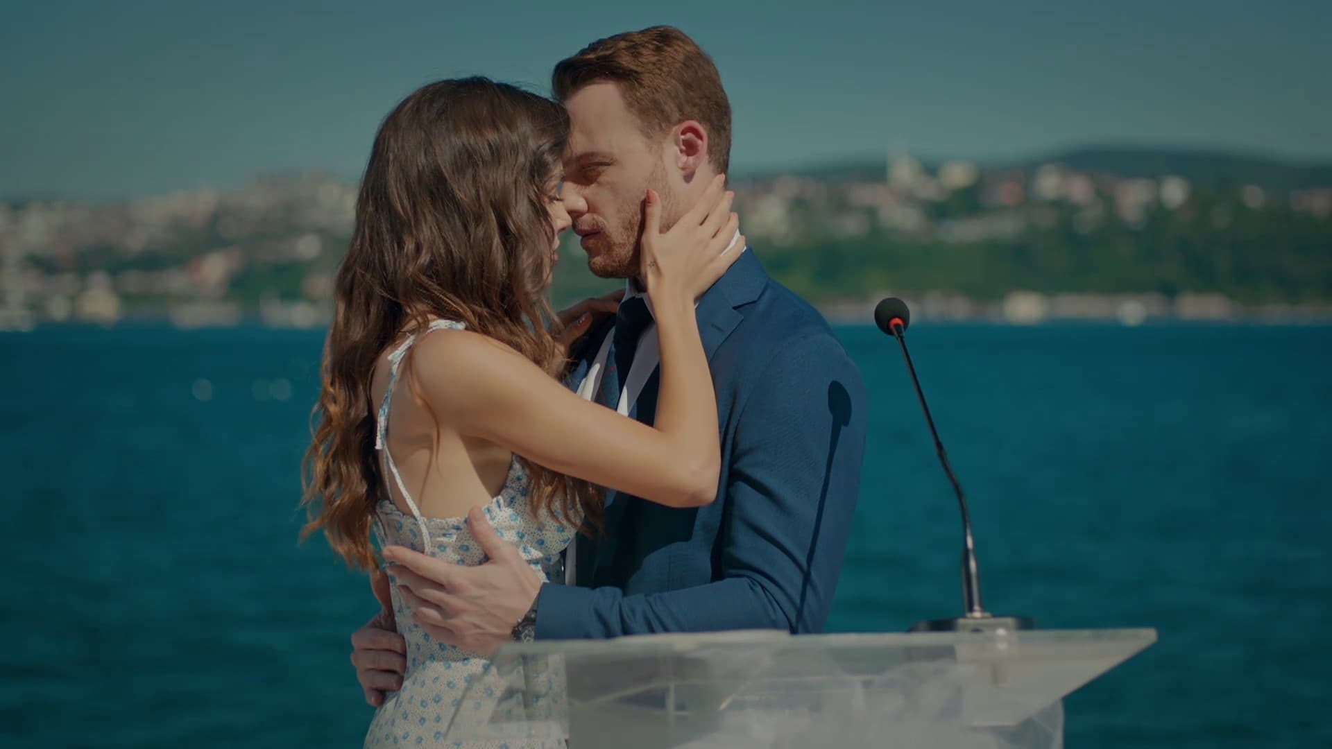 Vai Desmaiar on X: Para quem assistiu Sen Çal Kapimi, intitulada de Será  Isso Amor? na HBO Max: Os atores Başak Gümülcinelioğlu e Çağrı Çıtanak, a  Piril e o Ferit na série