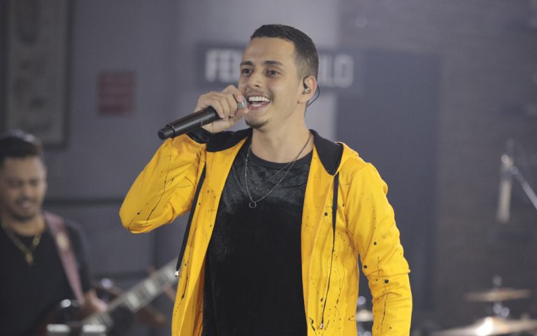 cantor sertanejo felipe grilo