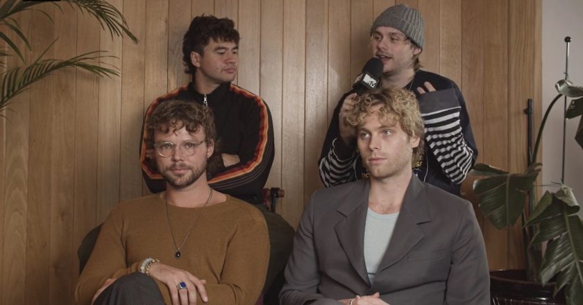 5 Seconds Of Summer confirma show no Brasil em entrevista à MTV
