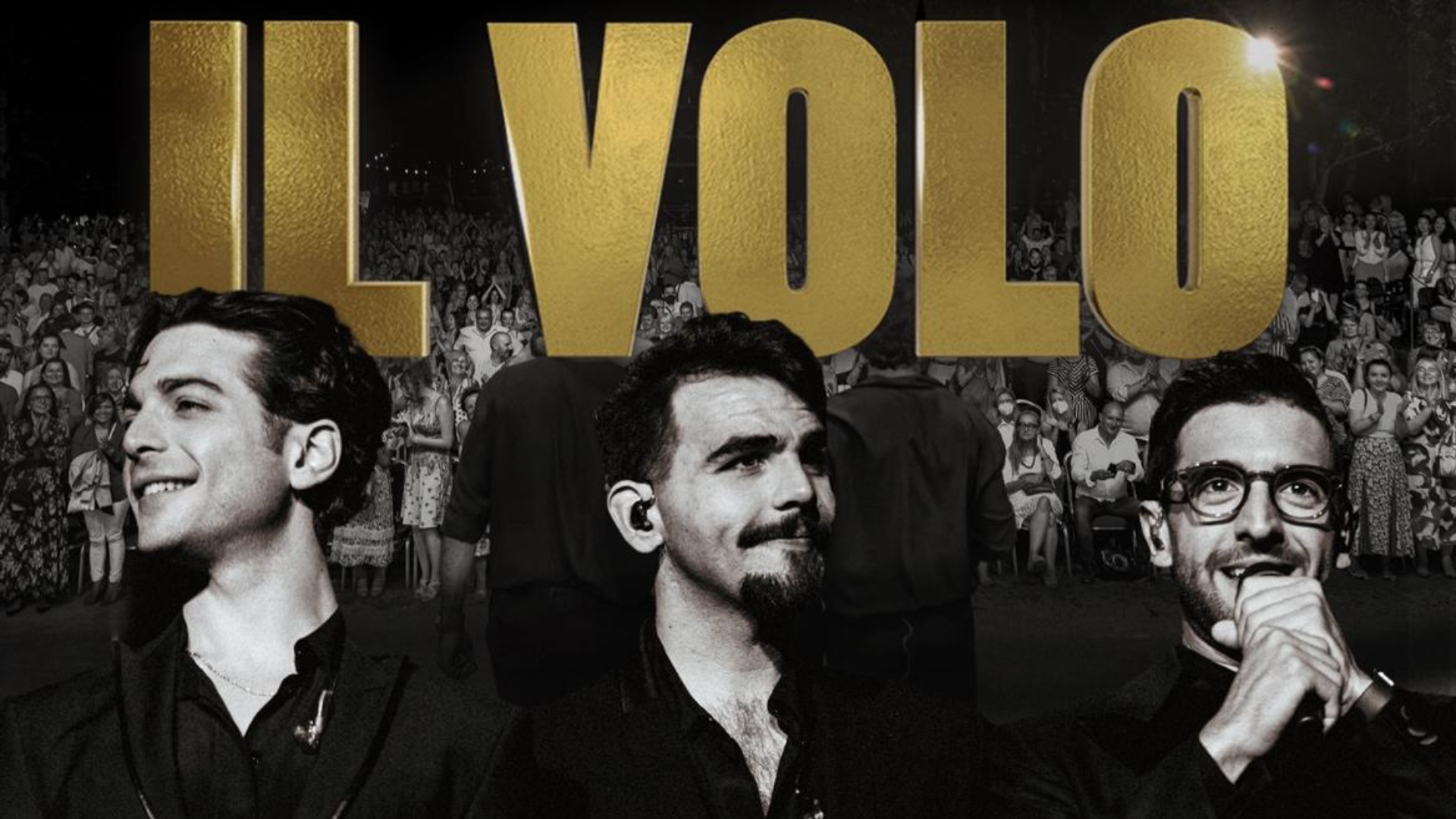 A foto mostra o trio italiano IL VOLO em preto e branco com o nome do trio estampado atrás em legras garrafais e douradas.