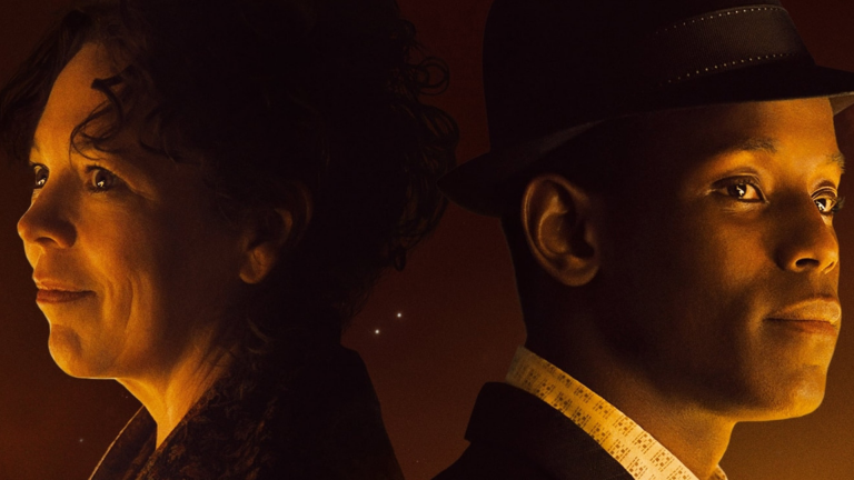 Capa de Império da Luz. Nela, os dois protagonistas estão em foco, estando um de costas para o outro olhando para o horizonte