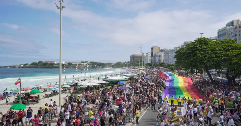 Lexa recebe elogio de namorado ao se apresentar na Parada do Orgulho LGBTI+ no RJ