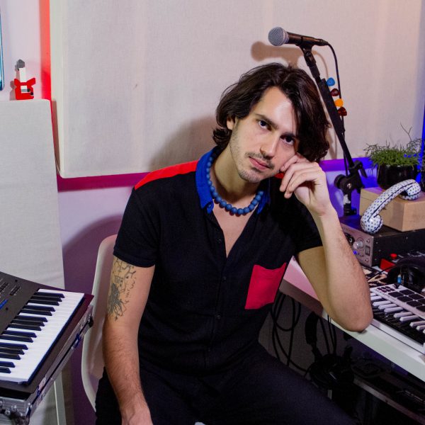 Antonio Leoni lança Titânio, segundo single do EP Ciclos e Portais