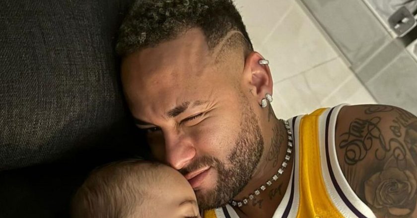 Neymar Jr curte soneca na companhia da filha, Mavie: “Coisa mais linda”