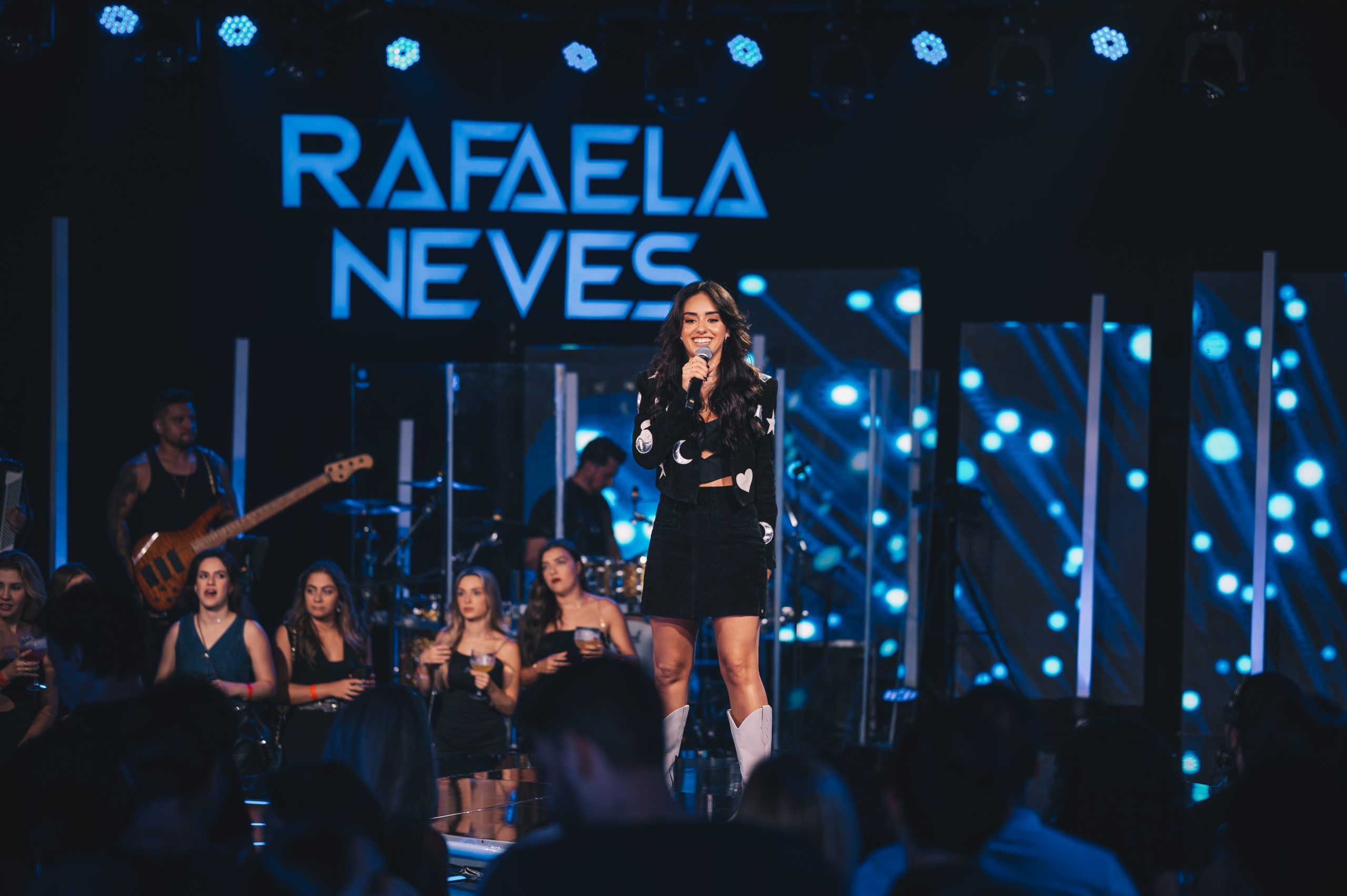 Rafaela Neves lança o single Rédea Curta